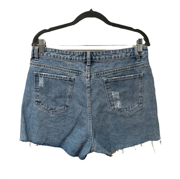 PrettyLittleThing Vintage Wash Distressed Denim Mom Shorts (12) - Picture 7 of 13
